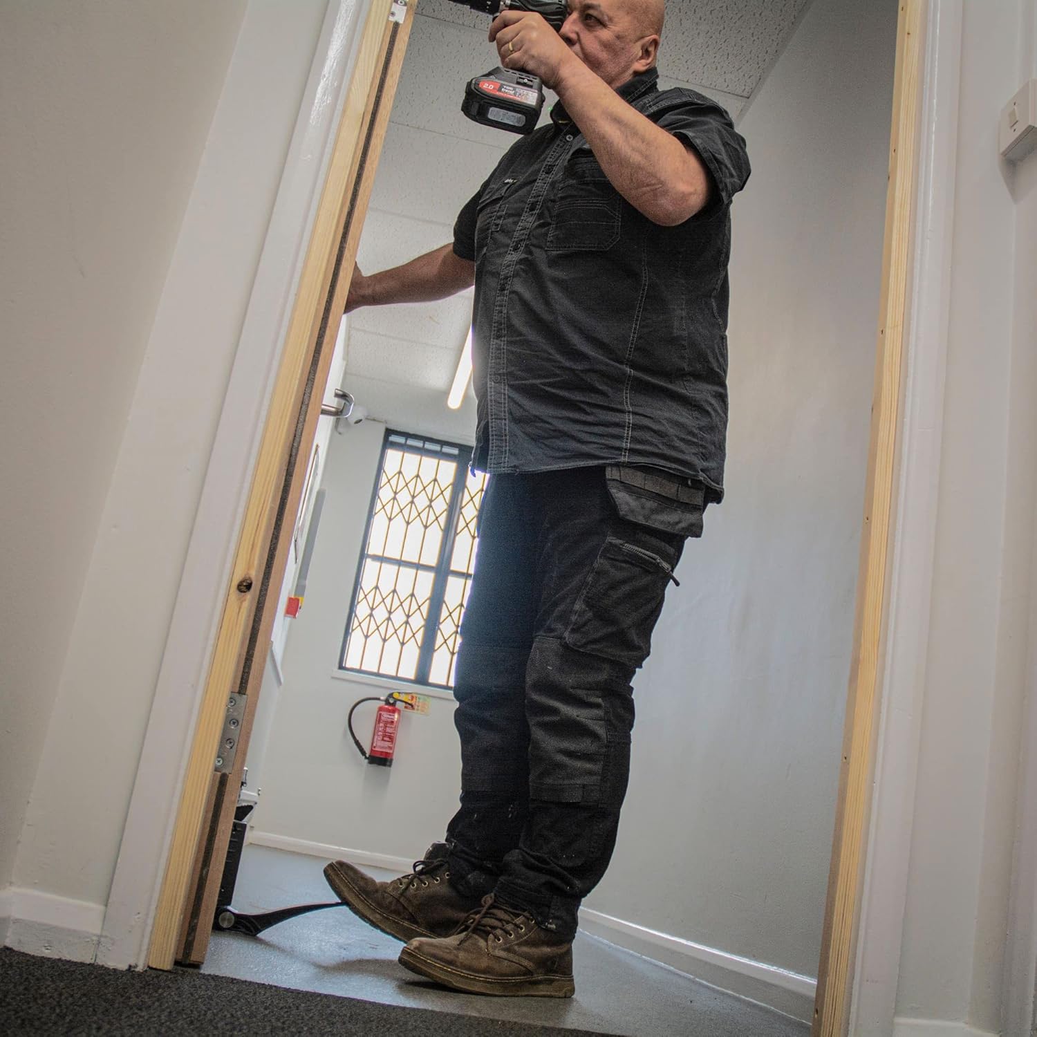 Foot-Operated Door Lifter - The Perfect Tool for Carpenters and Carpet Laying - Image 4