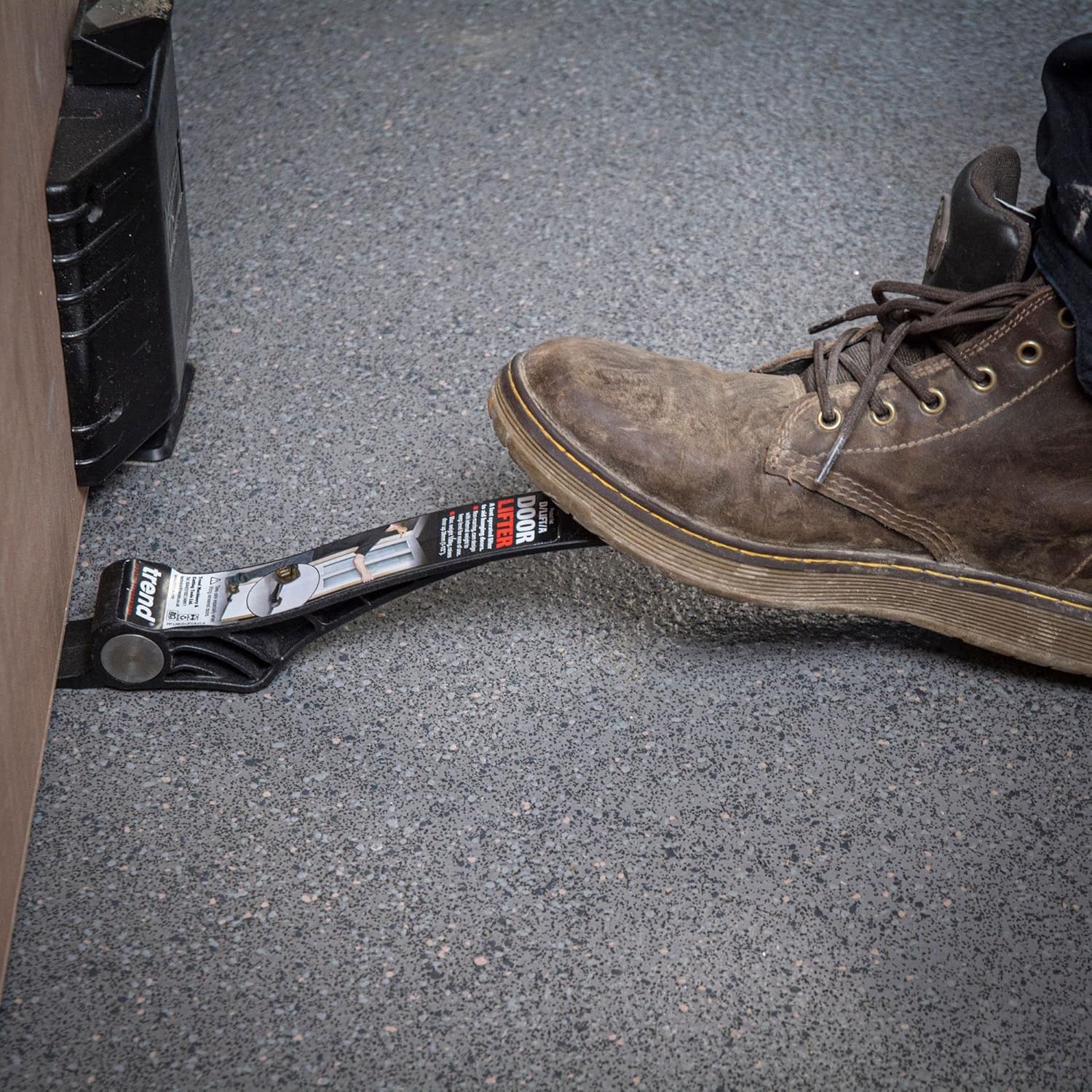 Foot-Operated Door Lifter - The Perfect Tool for Carpenters and Carpet Laying - Image 5